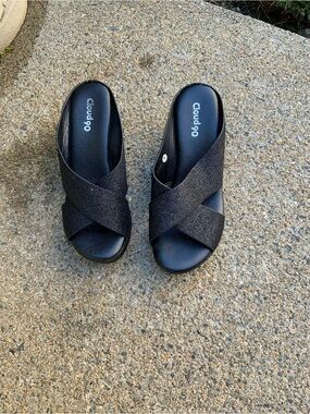 Cloud 9 Women’s Black Glitter Cross-Strap Wedge Slides for beach or pool side